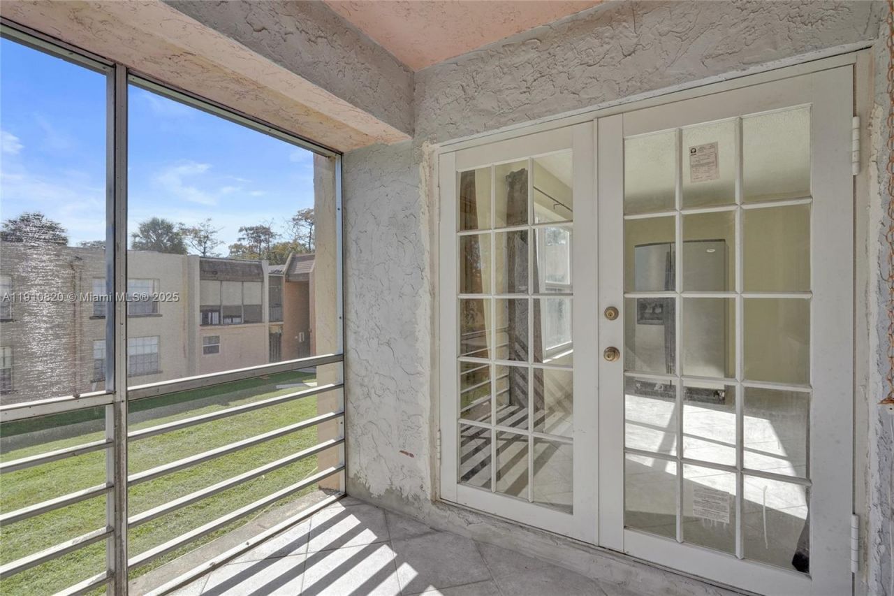 4220 NW 21st St, Unit 206, Lauderhill, FL 33313 Photo