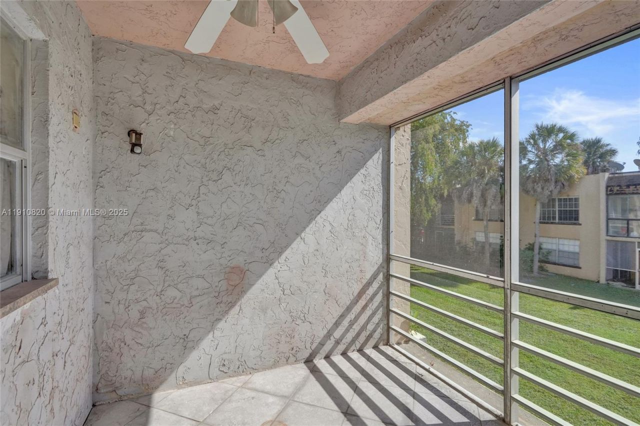 4220 NW 21st St, Unit 206, Lauderhill, FL 33313 Photo
