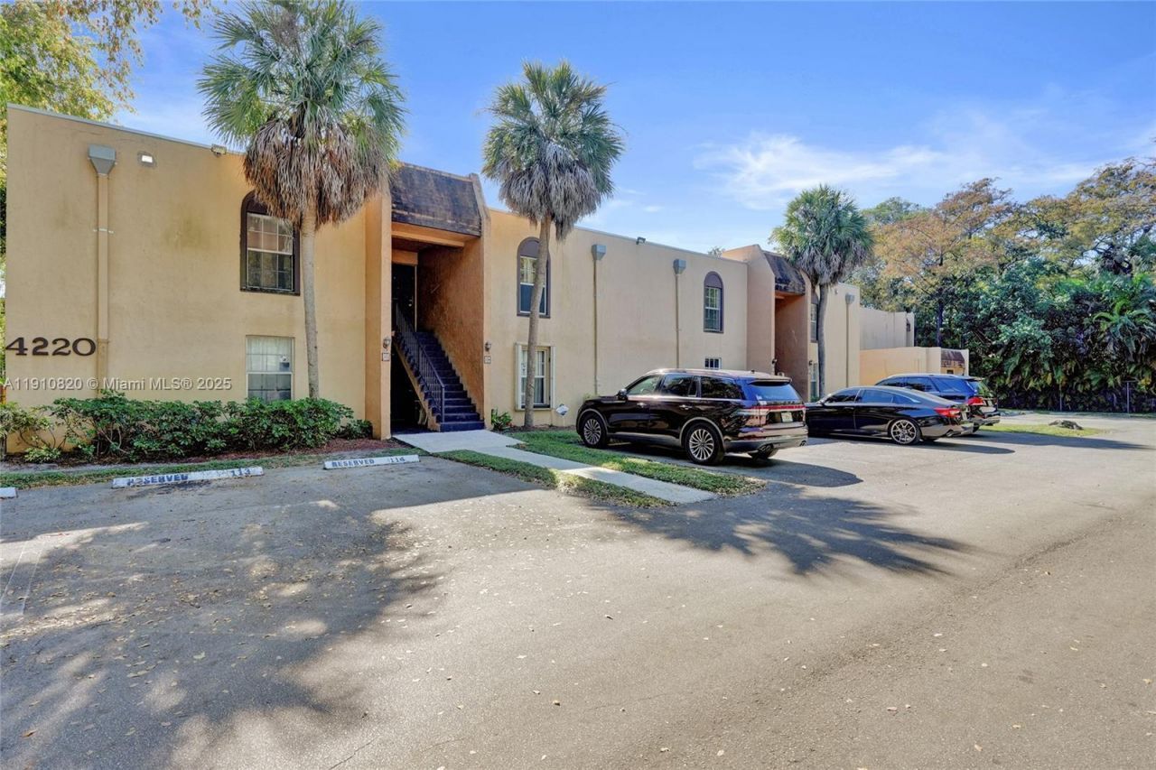 4220 NW 21st St, Unit 206, Lauderhill, FL 33313 Photo