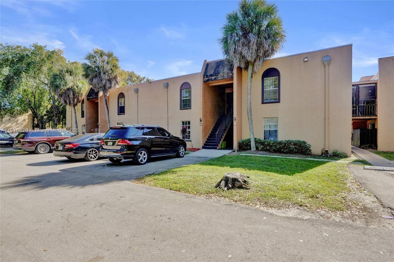 4220 NW 21st St, Unit 206, Lauderhill, FL 33313 Photo