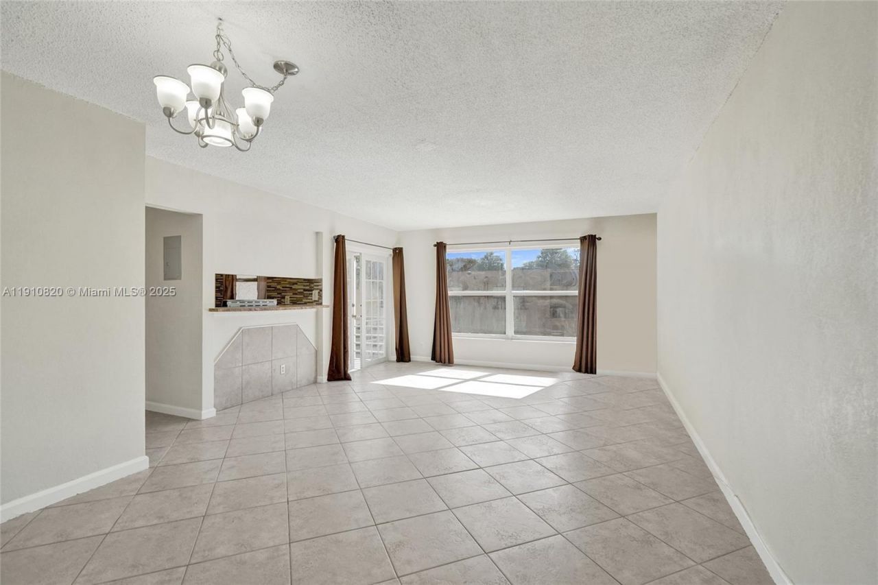 4220 NW 21st St, Unit 206, Lauderhill, FL 33313 Photo