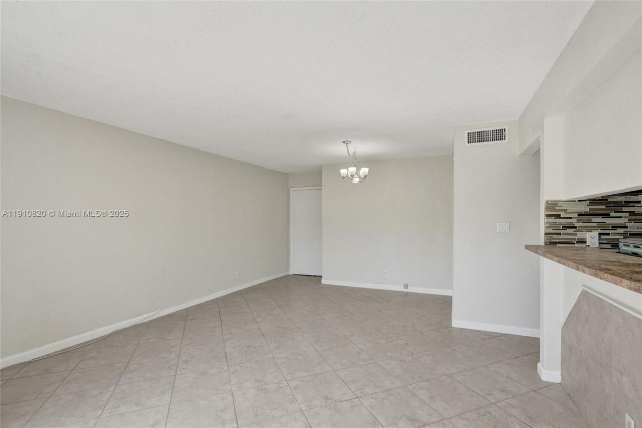 4220 NW 21st St, Unit 206, Lauderhill, FL 33313 Photo