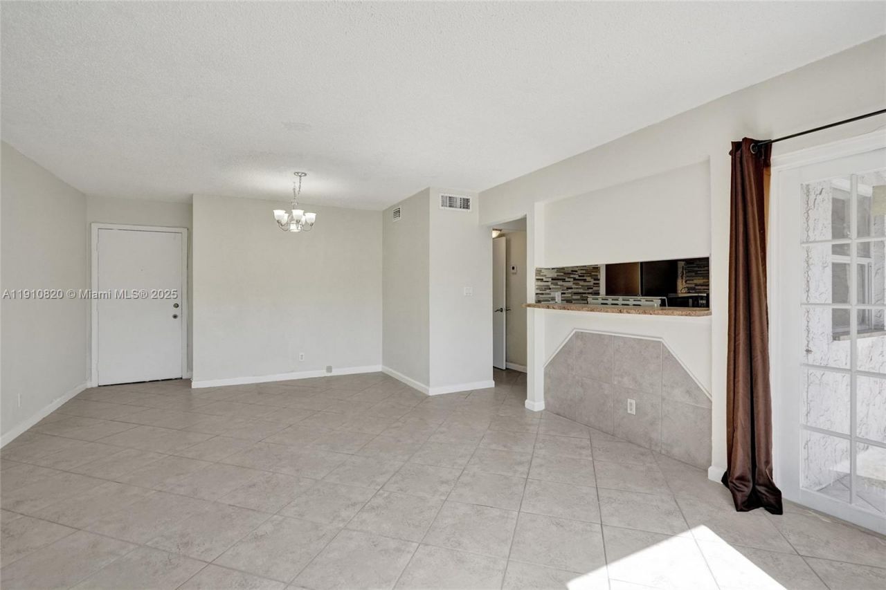 4220 NW 21st St, Unit 206, Lauderhill, FL 33313 Photo