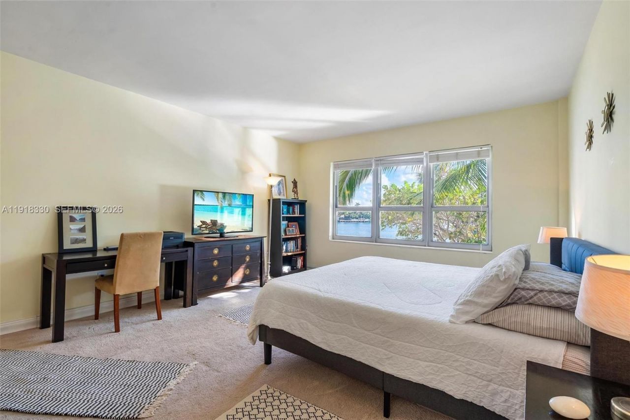 9102 W Bay Harbor Dr, Unit 2-DW, Bay Harbor Islands, FL 33154 Photo