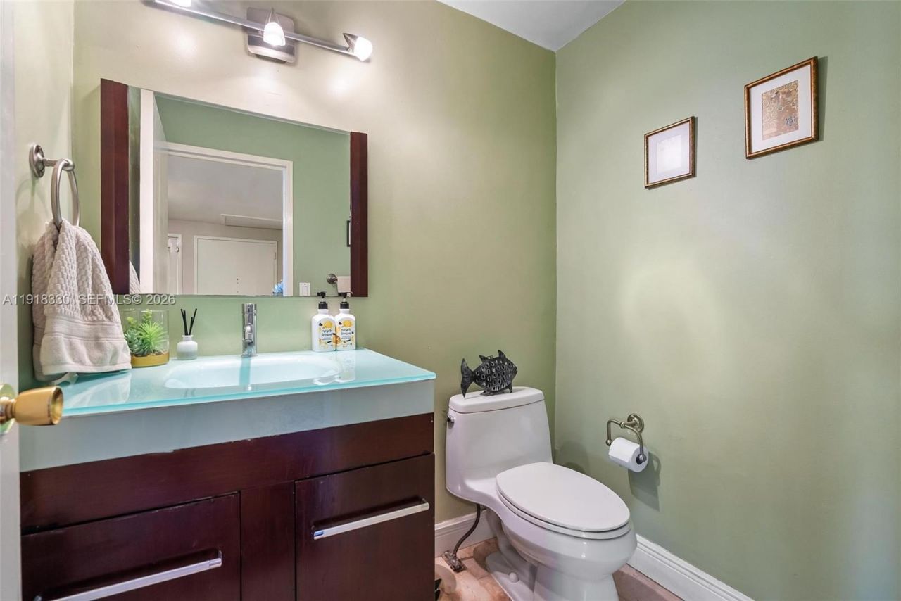 9102 W Bay Harbor Dr, Unit 2-DW, Bay Harbor Islands, FL 33154 Photo