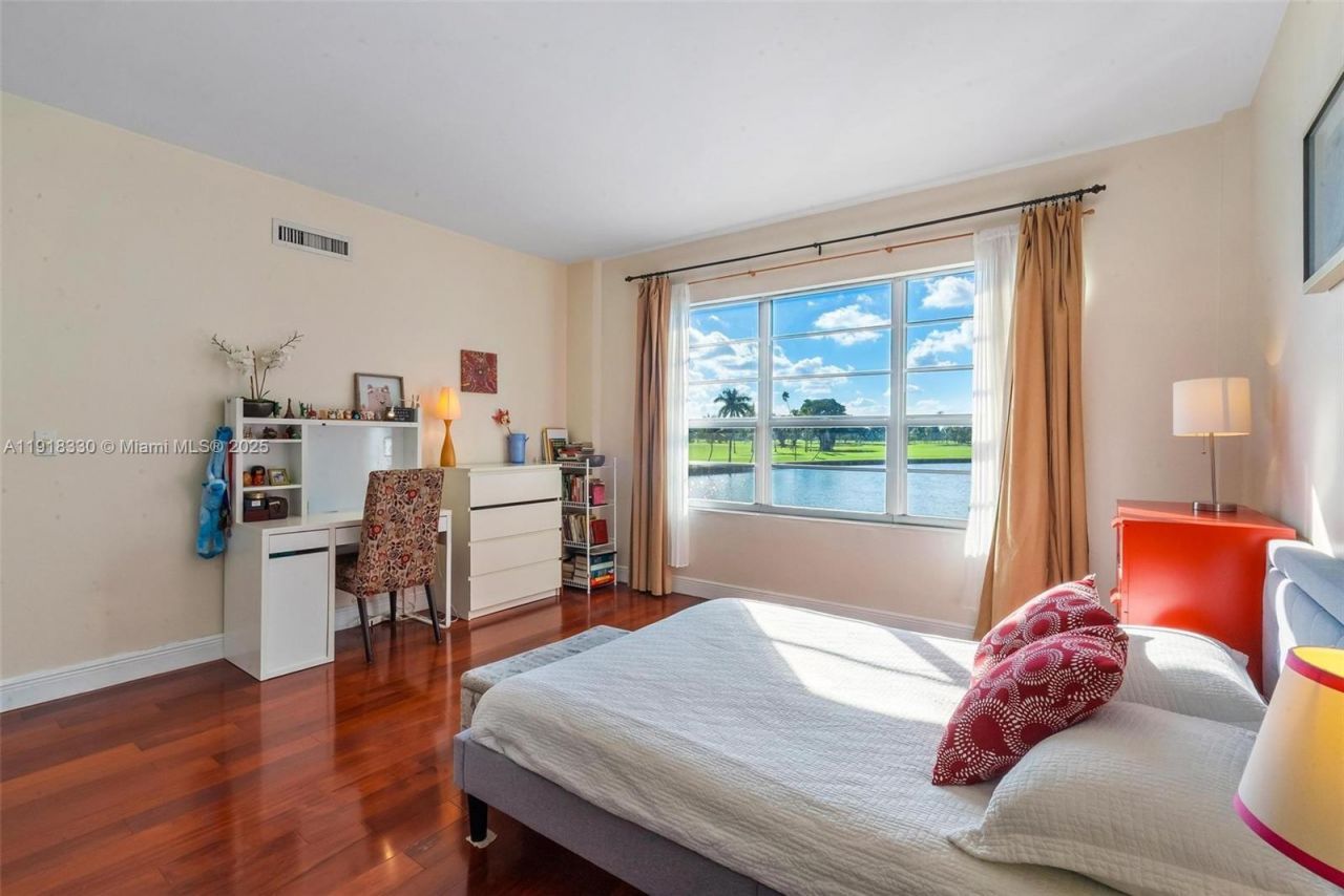 9102 W Bay Harbor Dr, Unit 2-DW, Bay Harbor Islands, FL 33154 Photo