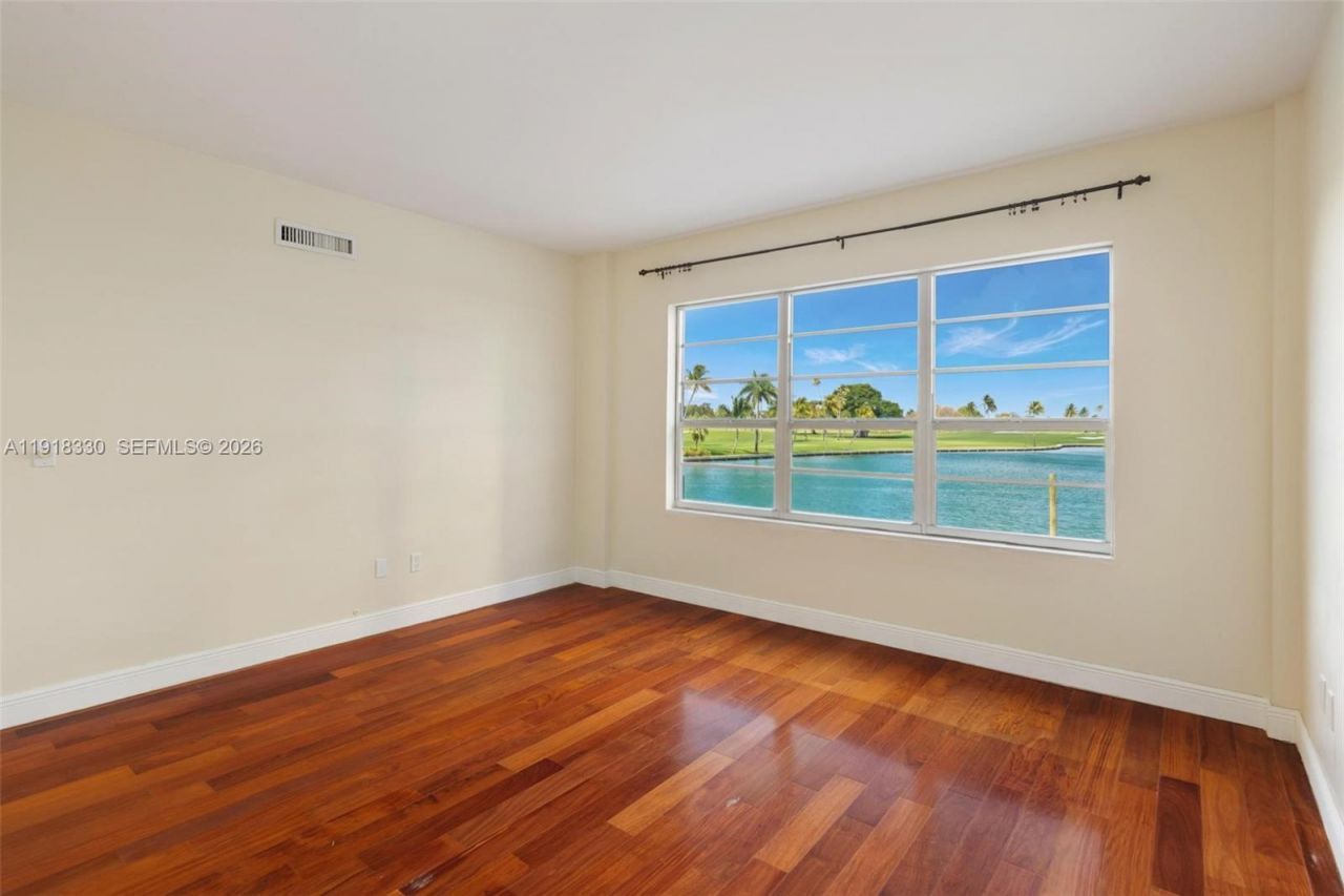 9102 W Bay Harbor Dr, Unit 2-DW, Bay Harbor Islands, FL 33154 Photo