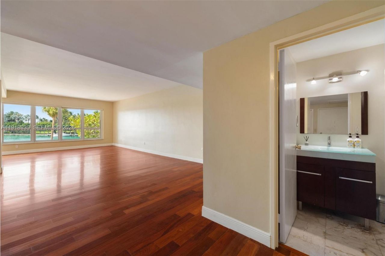 9102 W Bay Harbor Dr, Unit 2-DW, Bay Harbor Islands, FL 33154 Photo