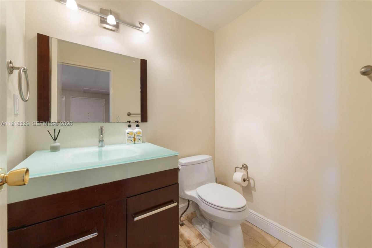 9102 W Bay Harbor Dr, Unit 2-DW, Bay Harbor Islands, FL 33154 Photo