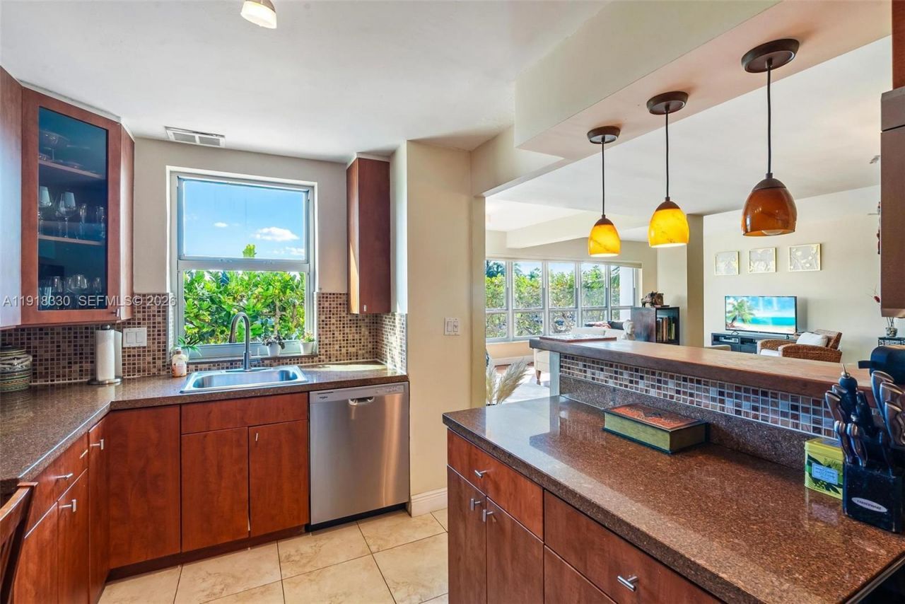 9102 W Bay Harbor Dr, Unit 2-DW, Bay Harbor Islands, FL 33154 Photo