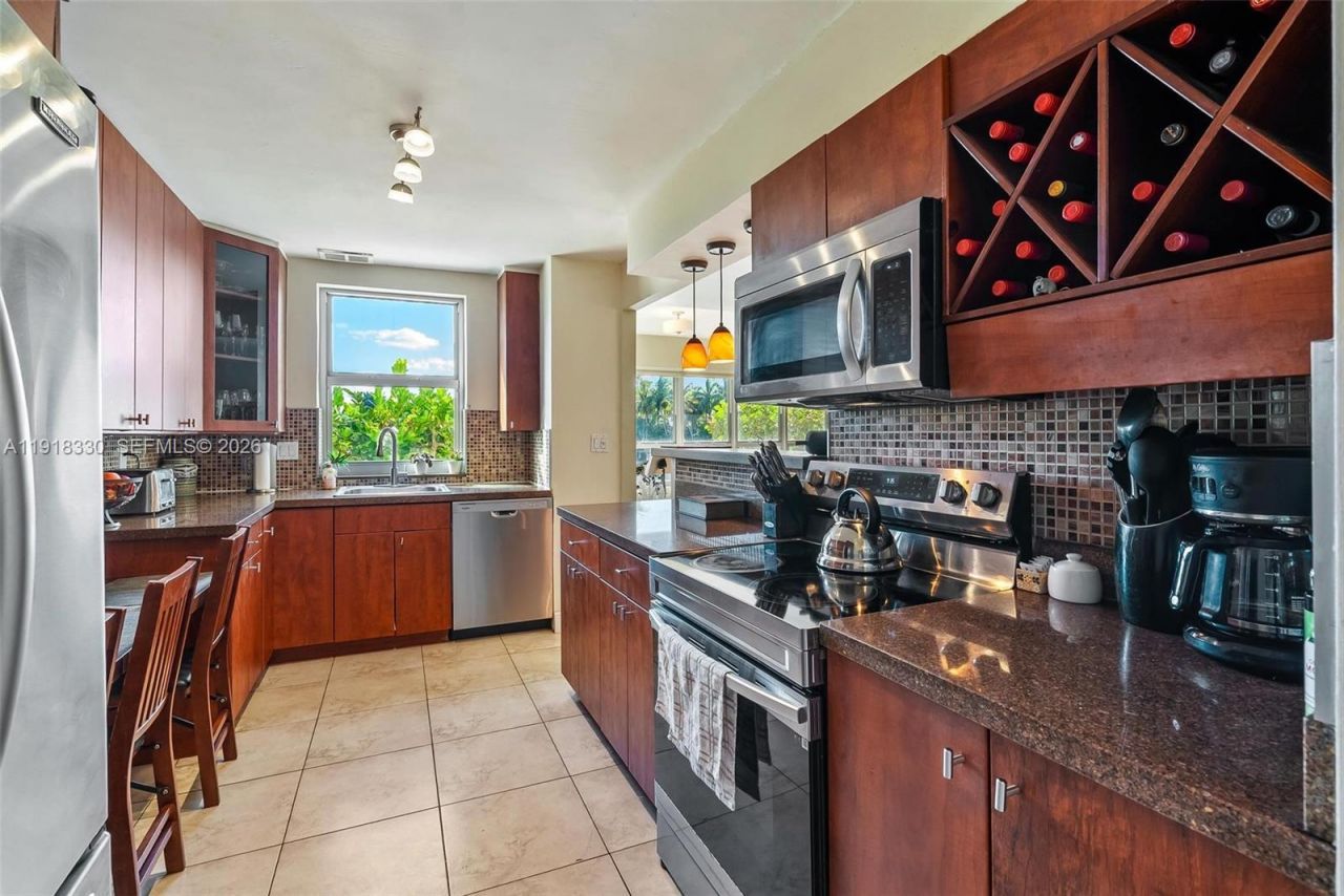 9102 W Bay Harbor Dr, Unit 2-DW, Bay Harbor Islands, FL 33154 Photo
