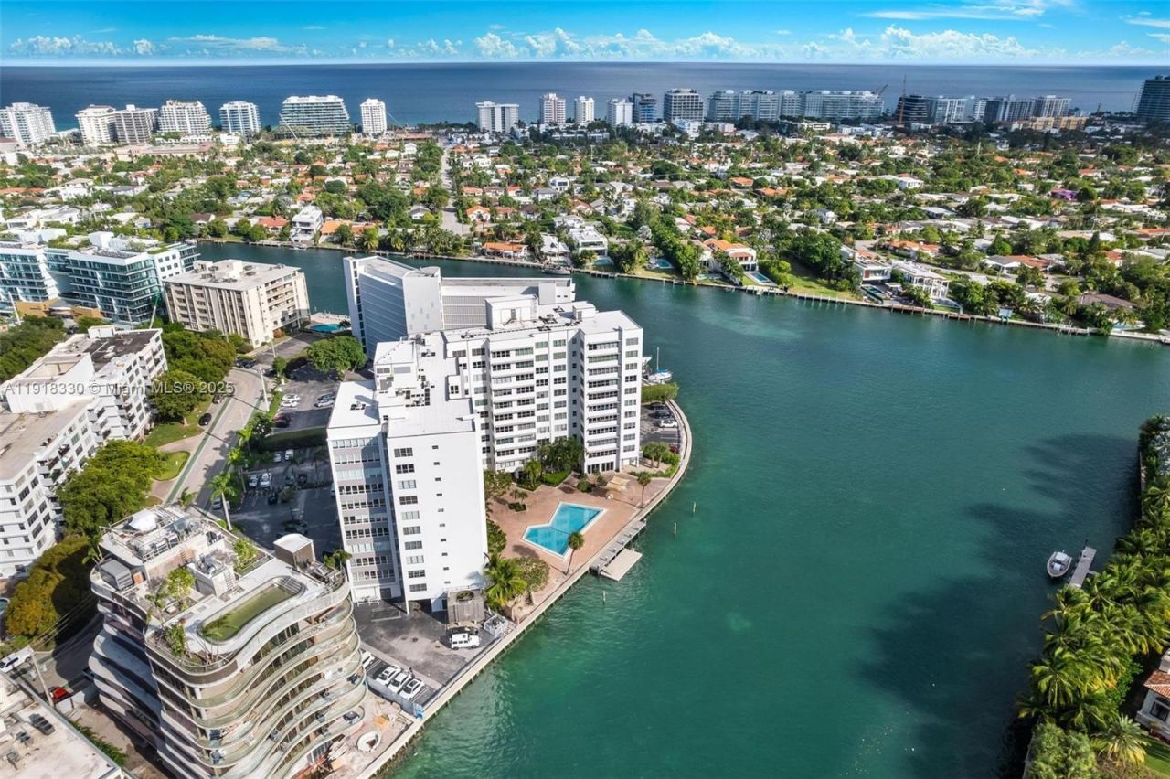 9102 W Bay Harbor Dr, Unit 2-DW, Bay Harbor Islands, FL 33154 Photo