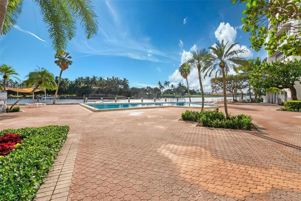 9102 W Bay Harbor Dr, Unit 2-DW, Bay Harbor Islands, FL 33154 Photo