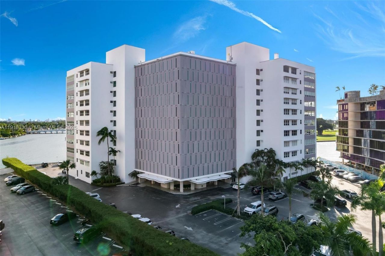 9102 W Bay Harbor Dr, Unit 2-DW, Bay Harbor Islands, FL 33154 Photo