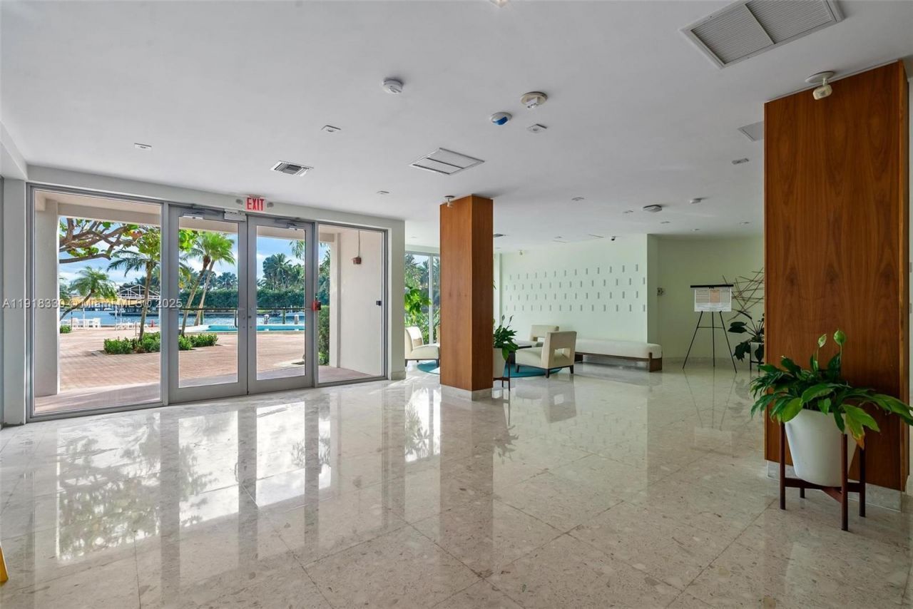 9102 W Bay Harbor Dr, Unit 2-DW, Bay Harbor Islands, FL 33154 Photo