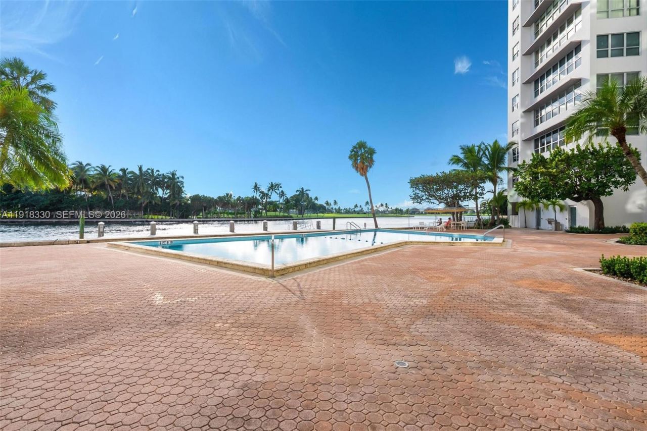 9102 W Bay Harbor Dr, Unit 2-DW, Bay Harbor Islands, FL 33154 Photo