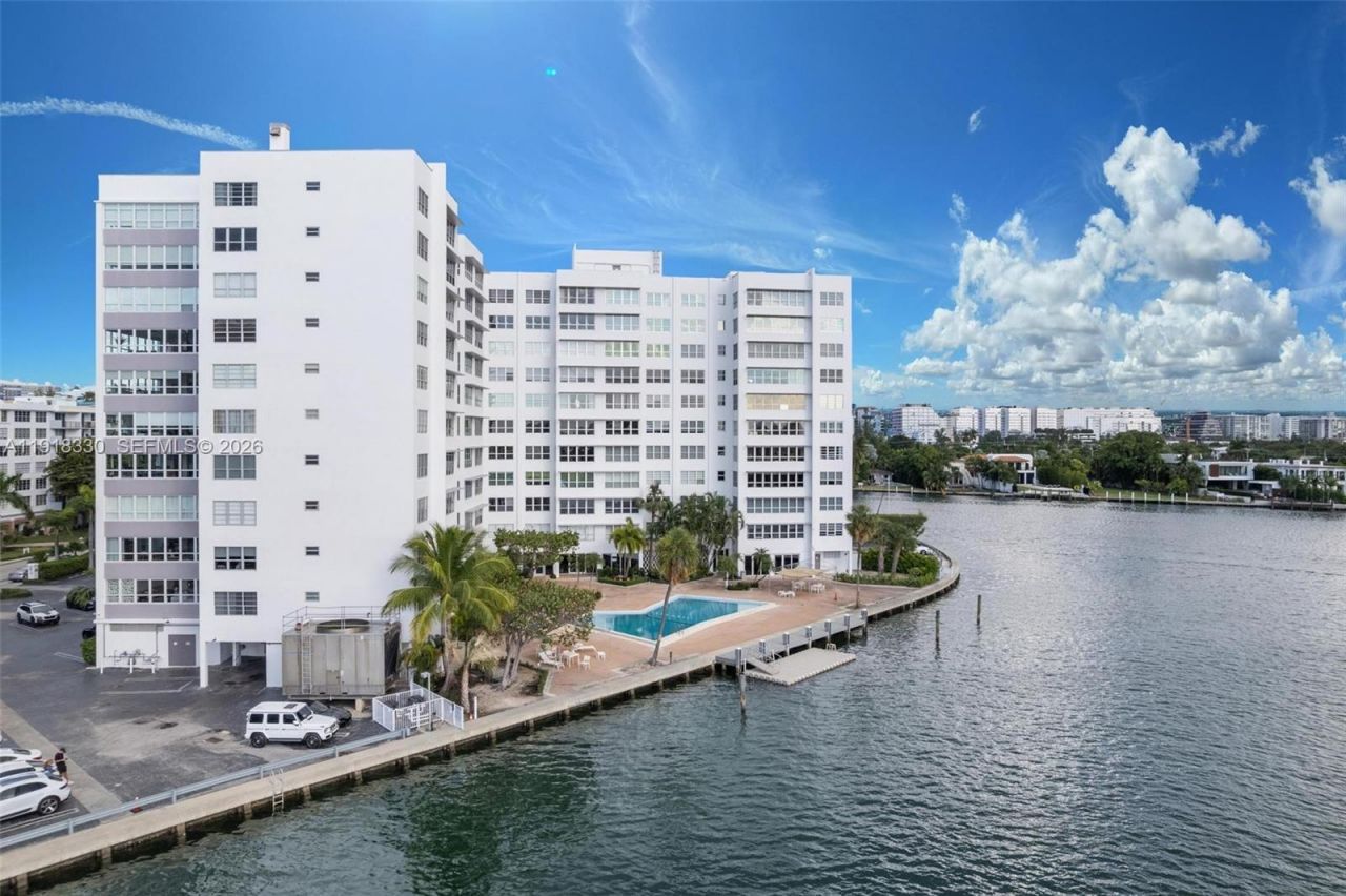 9102 W Bay Harbor Dr, Unit 2-DW, Bay Harbor Islands, FL 33154 Photo