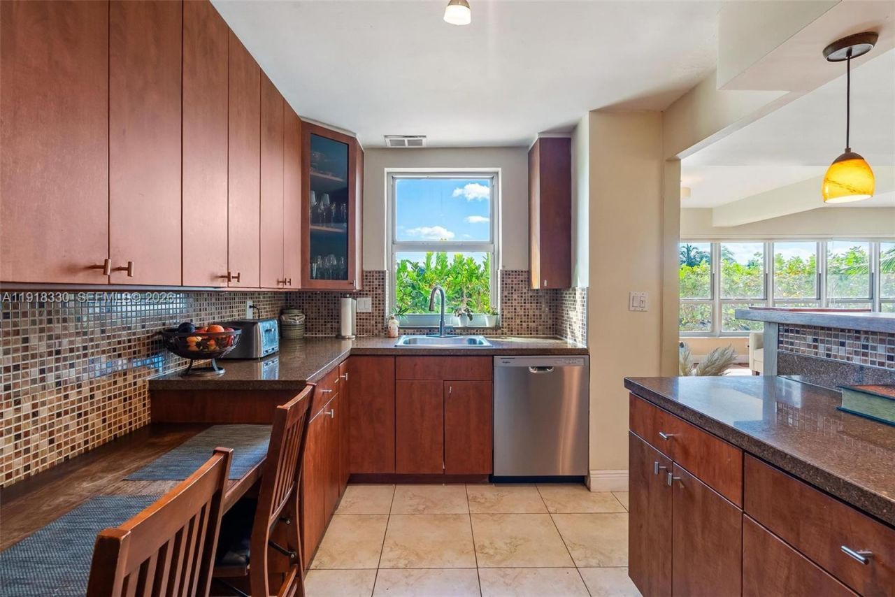 9102 W Bay Harbor Dr, Unit 2-DW, Bay Harbor Islands, FL 33154 Photo