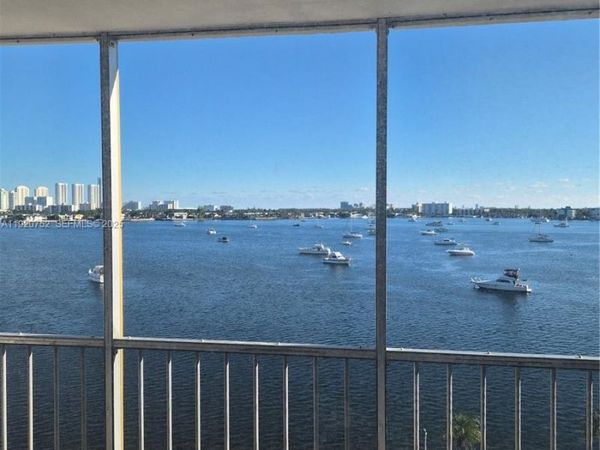 2910 Point East Dr, Unit M610, Aventura, FL 33160