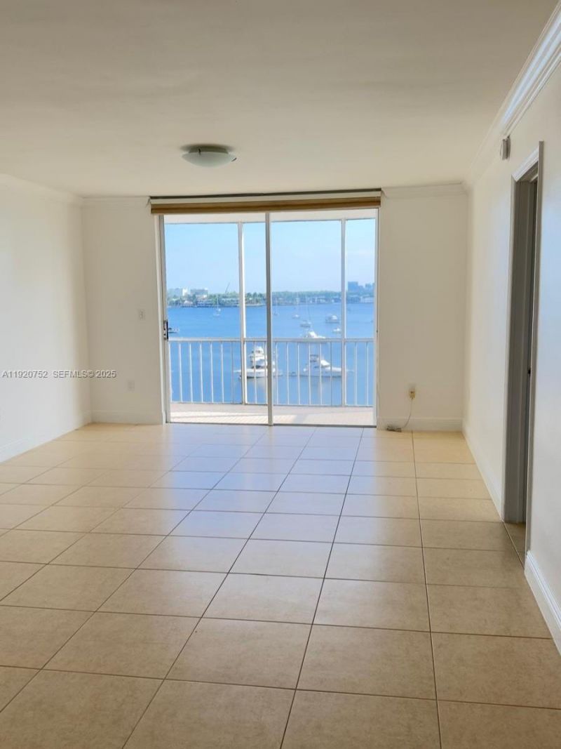 2910 Point East Dr, Unit M610, Aventura, FL 33160 Photo
