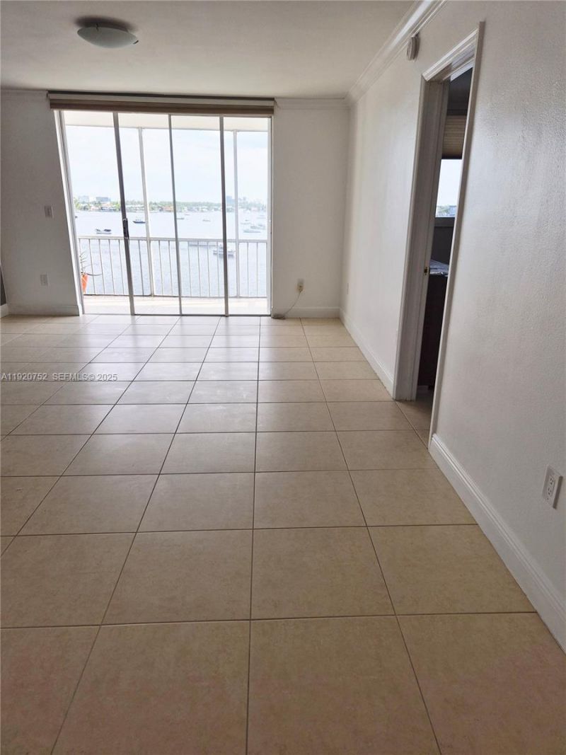 2910 Point East Dr, Unit M610, Aventura, FL 33160 Photo