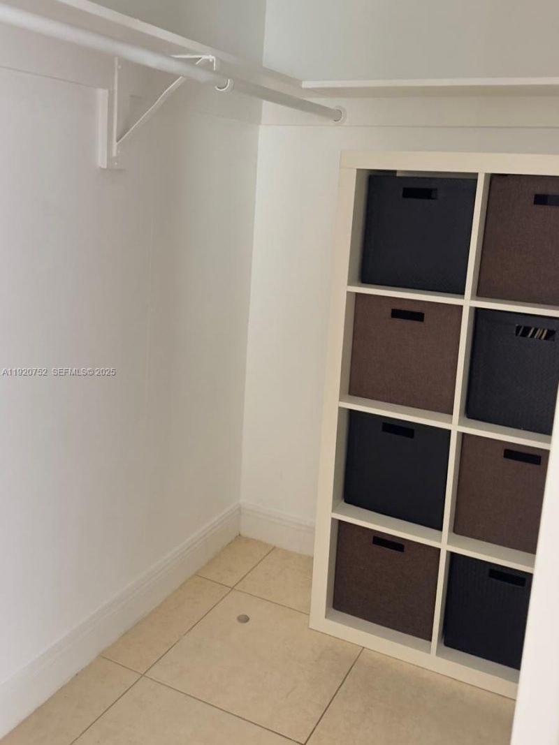 2910 Point East Dr, Unit M610, Aventura, FL 33160 Photo