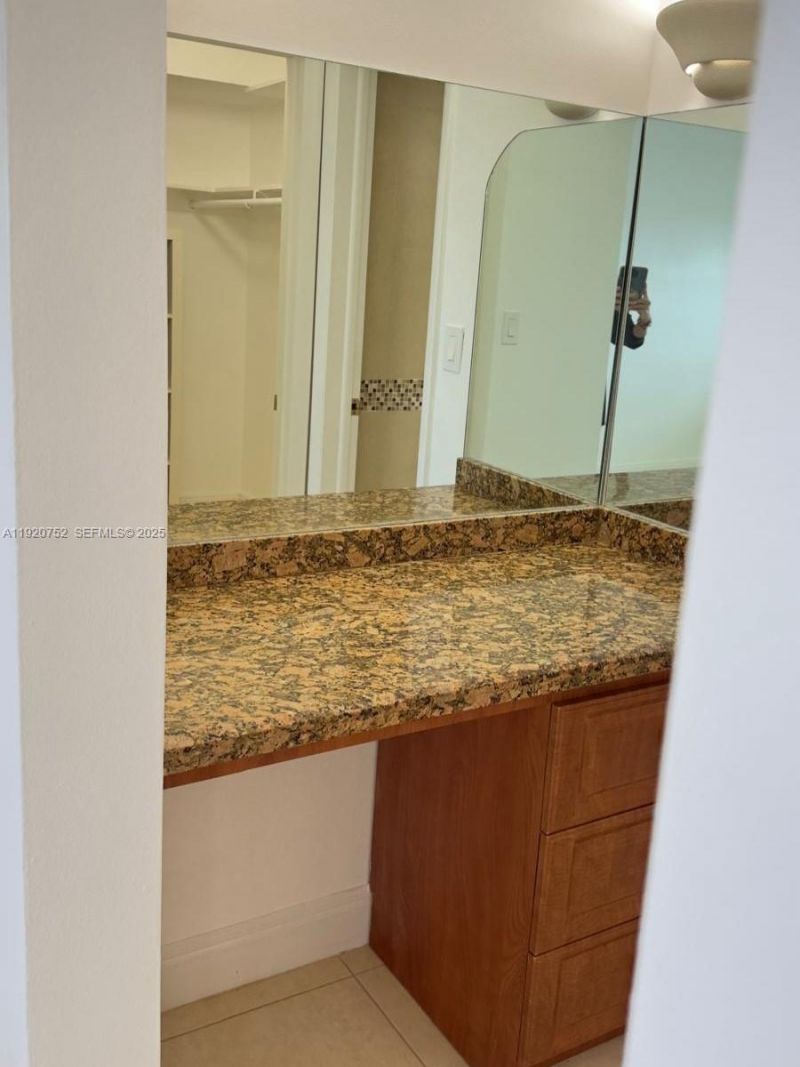 2910 Point East Dr, Unit M610, Aventura, FL 33160 Photo
