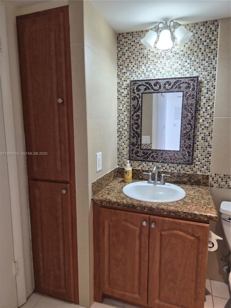 2910 Point East Dr, Unit M610, Aventura, FL 33160 Photo