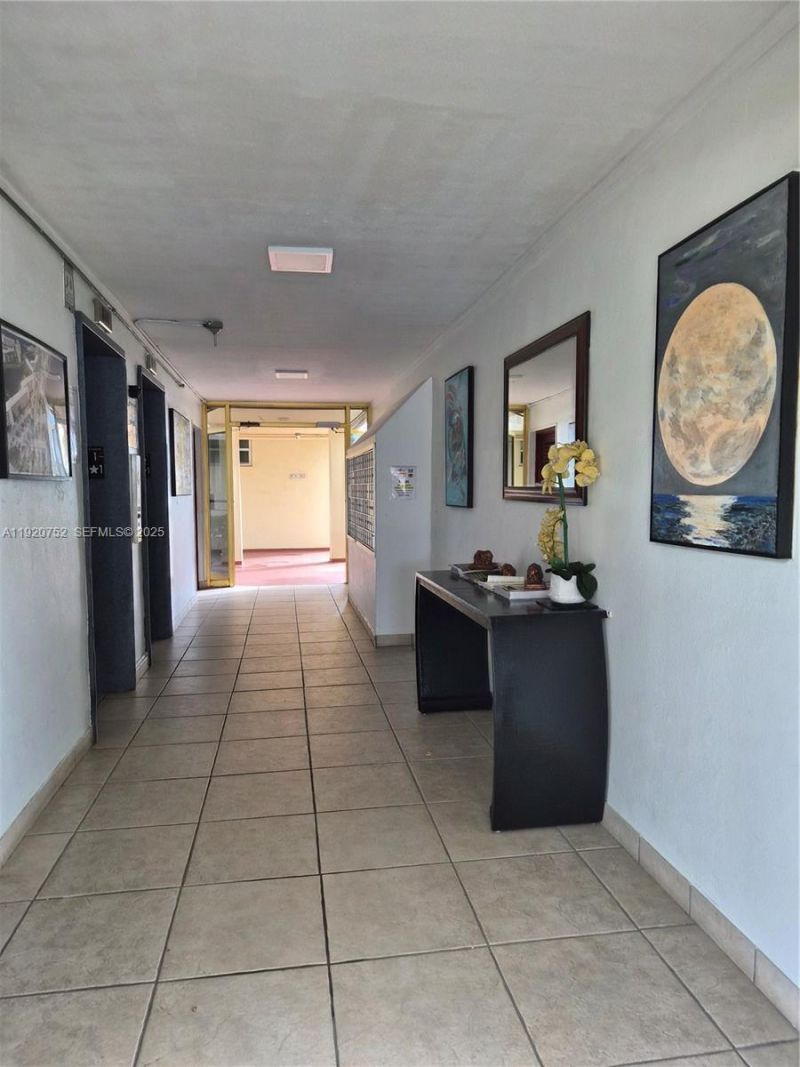 2910 Point East Dr, Unit M610, Aventura, FL 33160 Photo