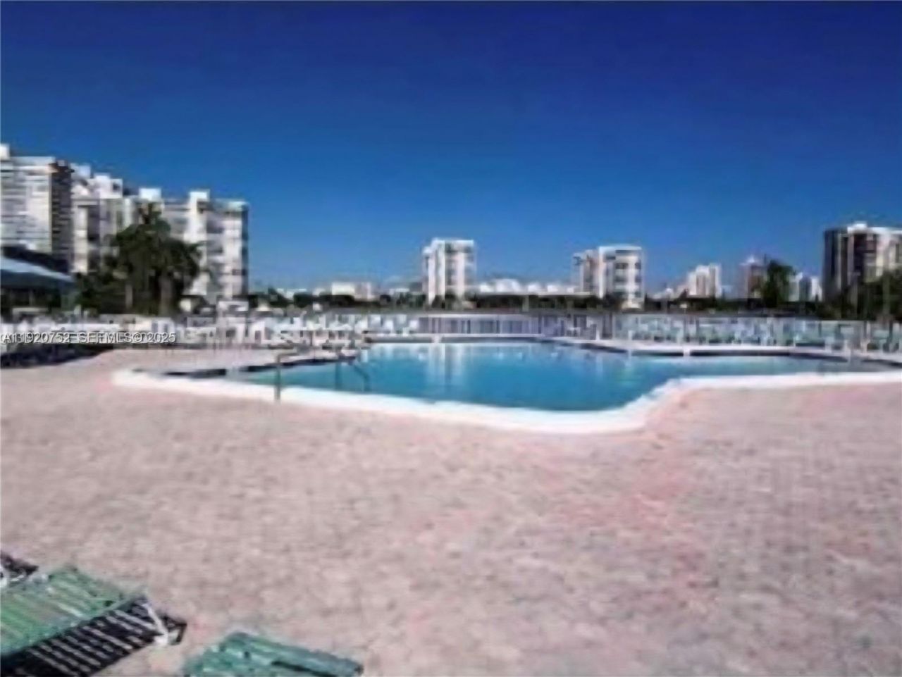2910 Point East Dr, Unit M610, Aventura, FL 33160 Photo