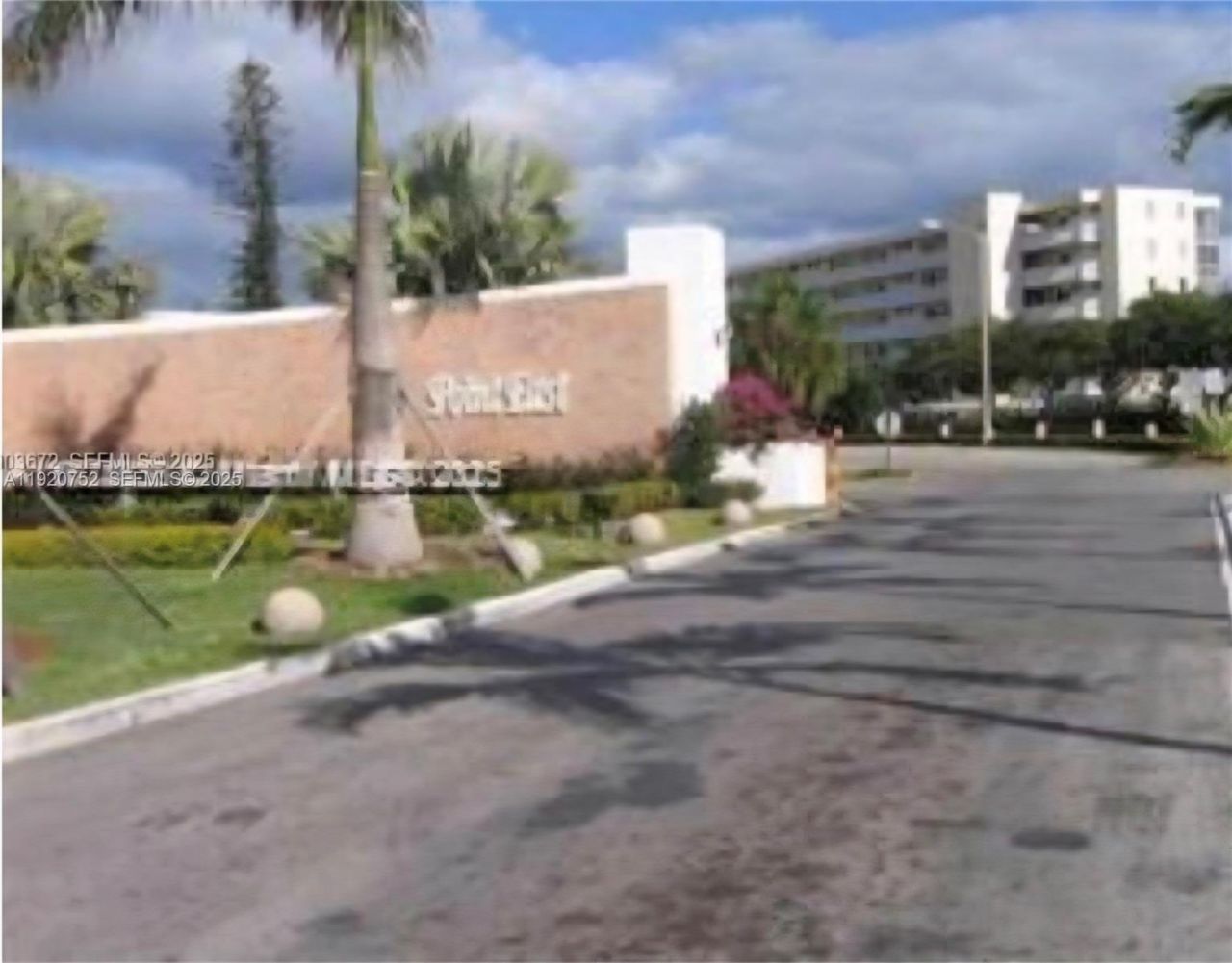 2910 Point East Dr, Unit M610, Aventura, FL 33160 Photo