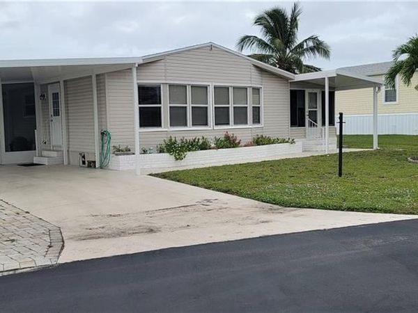 4700 Tahiti DR, BONITA SPRINGS, FL 34134