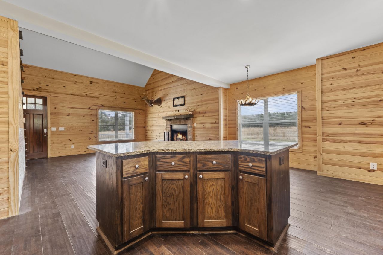 1085 Tobacco Road Photo 12