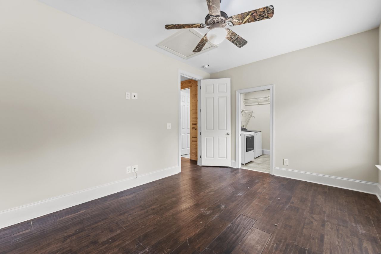 1085 Tobacco Road Photo 14