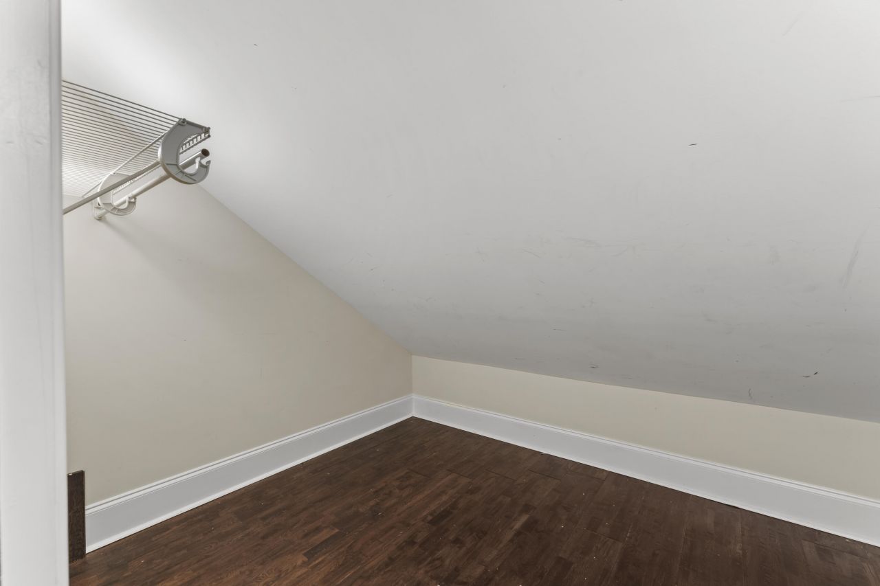 1085 Tobacco Road Photo 15