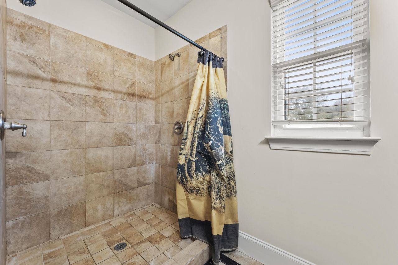 1085 Tobacco Road Photo 19