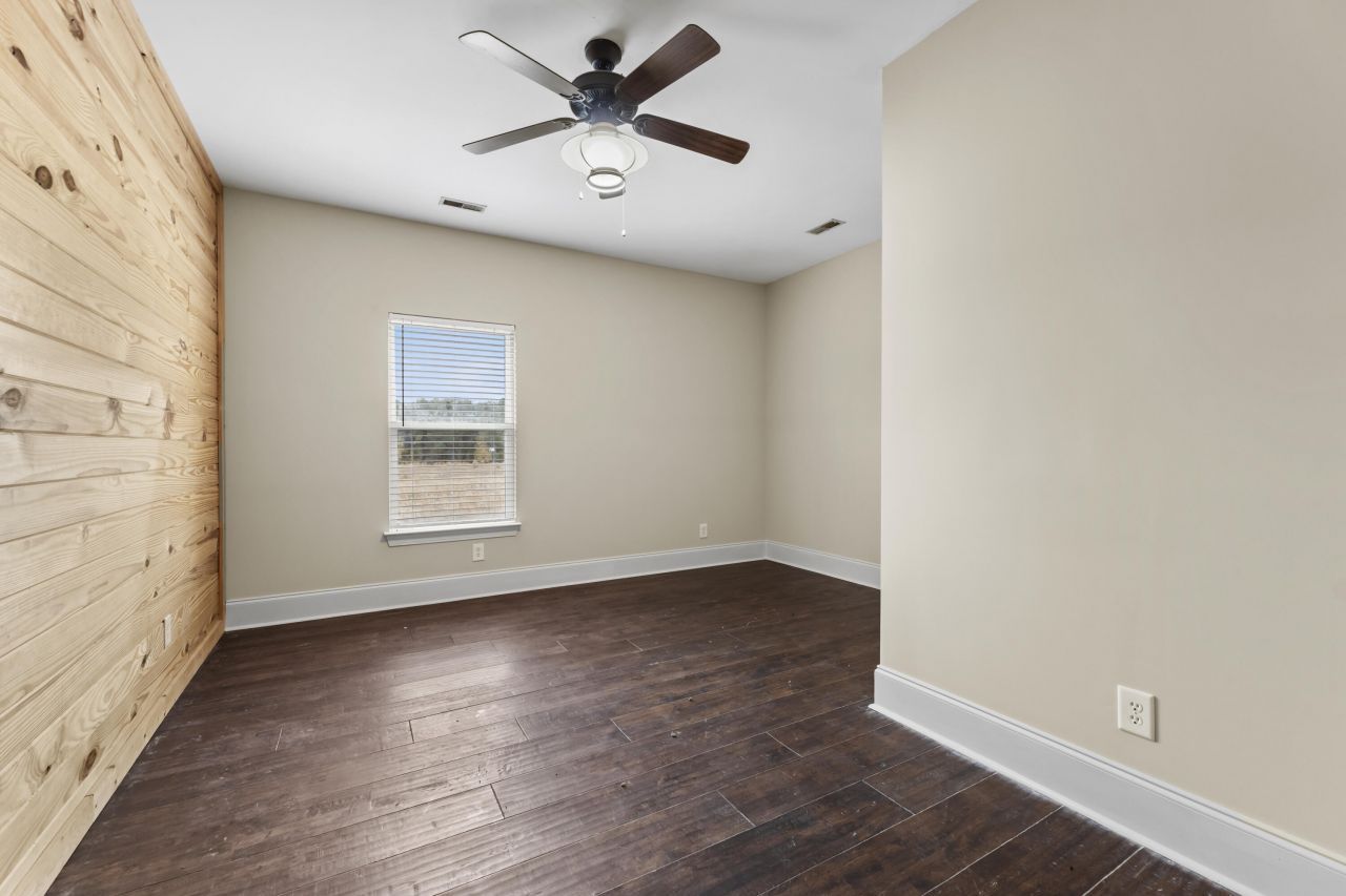 1085 Tobacco Road Photo 20