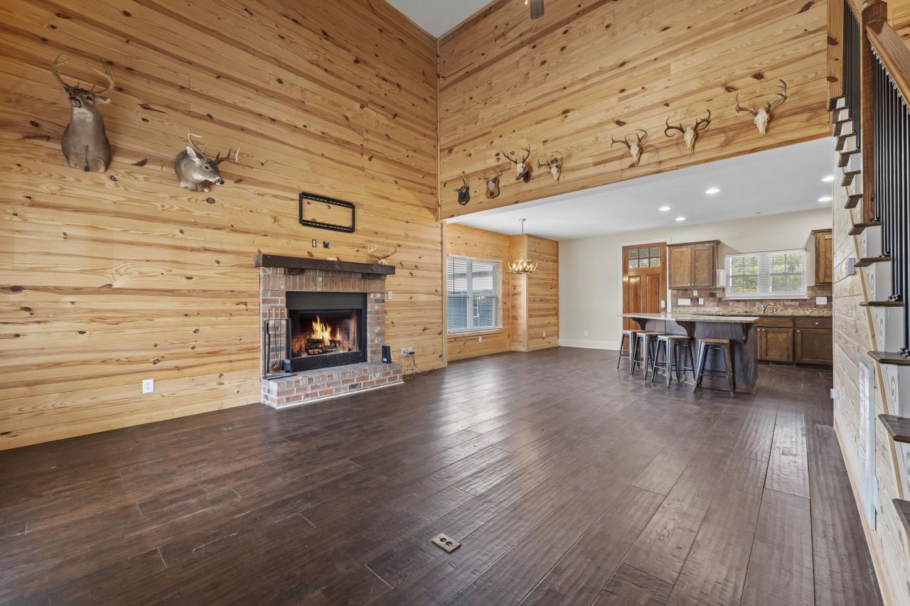 1085 Tobacco Road Photo 8