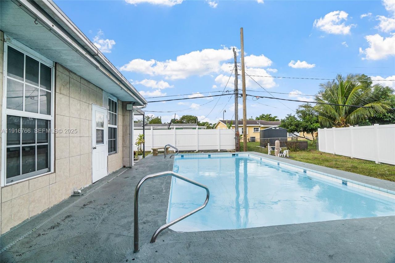 19740 NW 11th Ct, Miami Gardens, FL 33169 Photo