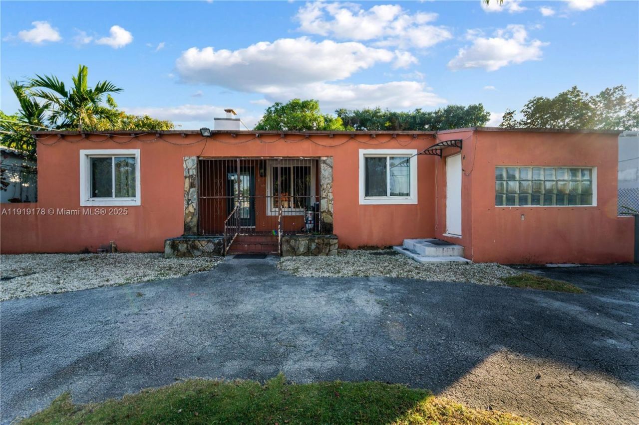 2840 NW 4th St, Miami, FL 33125 Photo