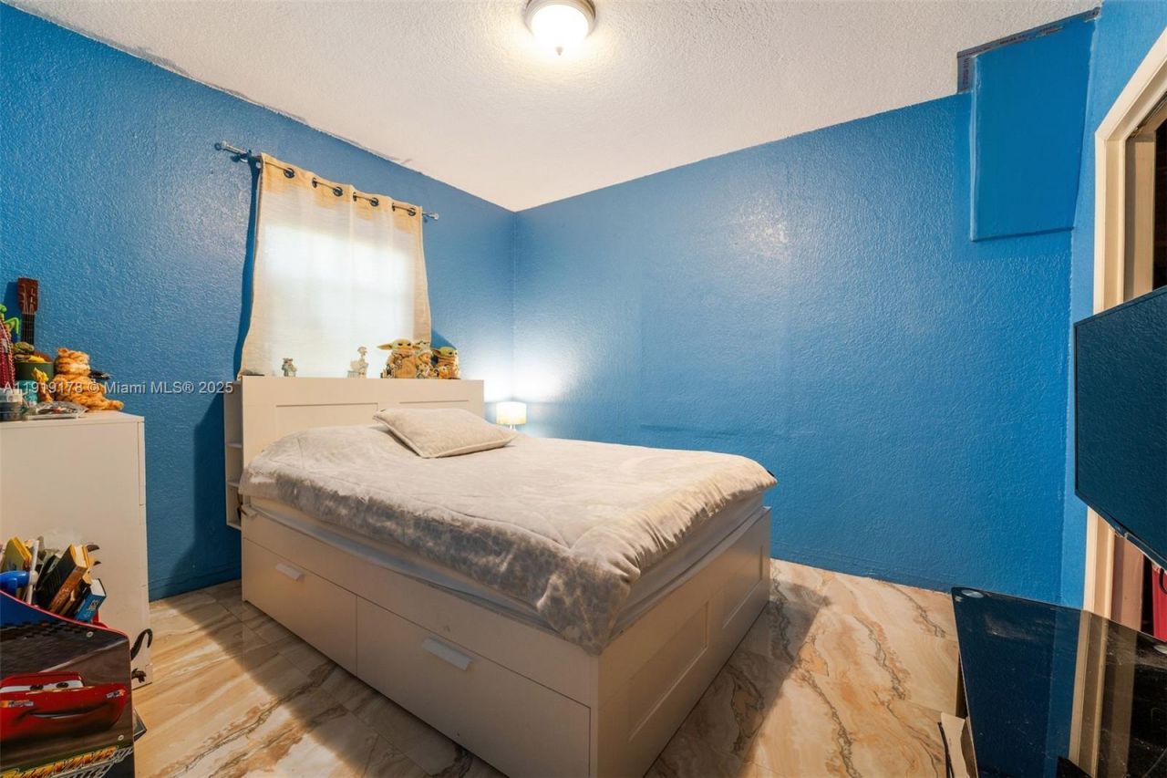 2840 NW 4th St, Miami, FL 33125 Photo