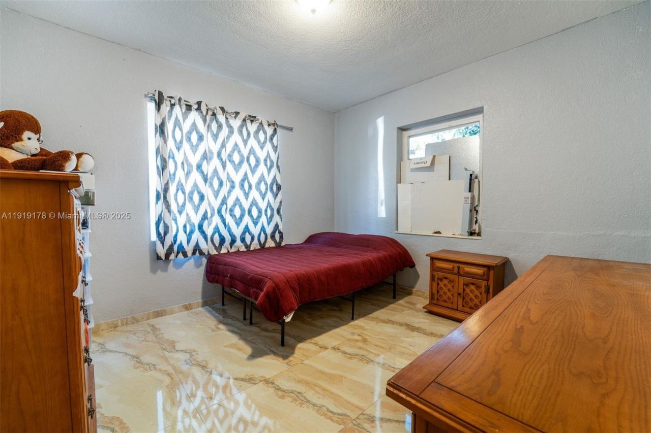 2840 NW 4th St, Miami, FL 33125 Photo