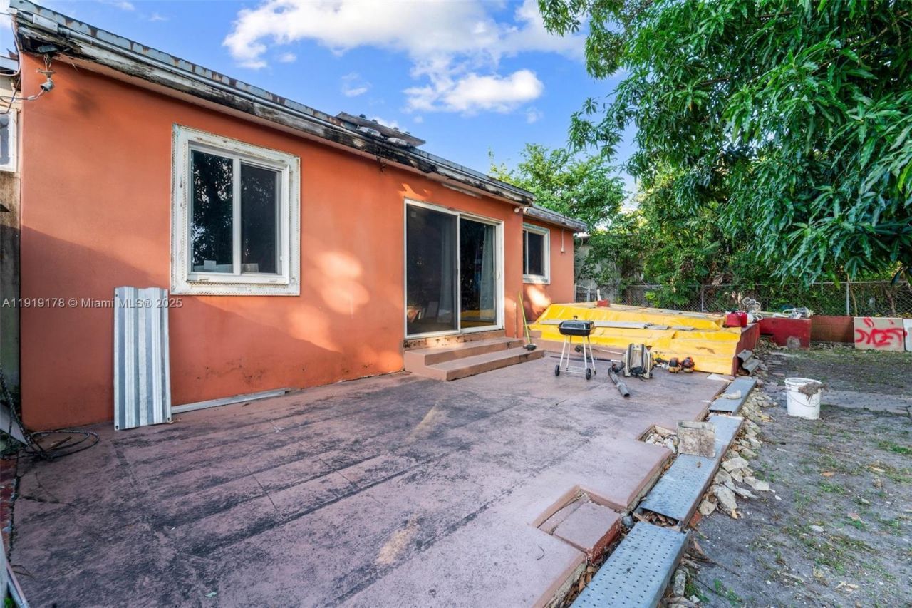 2840 NW 4th St, Miami, FL 33125 Photo