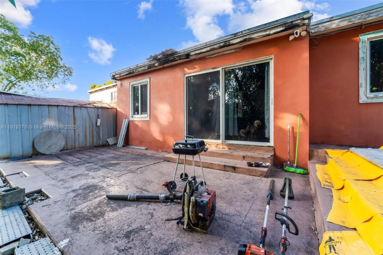 2840 NW 4th St, Miami, FL 33125 Photo