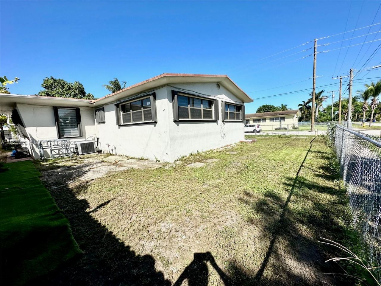 460 NE 169th St, North Miami Beach, FL 33162 Photo
