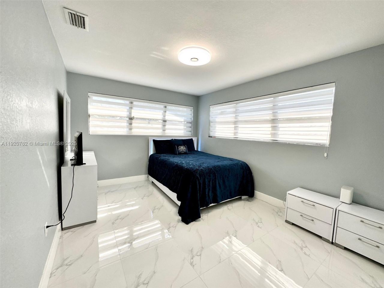 460 NE 169th St, North Miami Beach, FL 33162 Photo