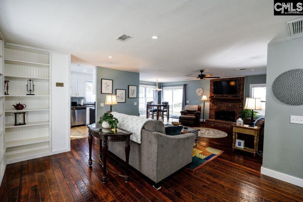 312 Southampton Drive Photo 5