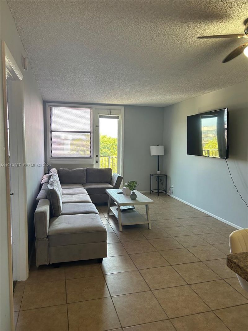 2701 Riverside Dr, Unit 503-B, Coral Springs, FL 33065 Photo