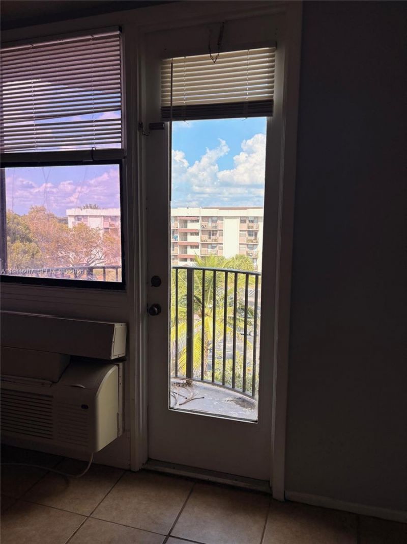 2701 Riverside Dr, Unit 503-B, Coral Springs, FL 33065 Photo