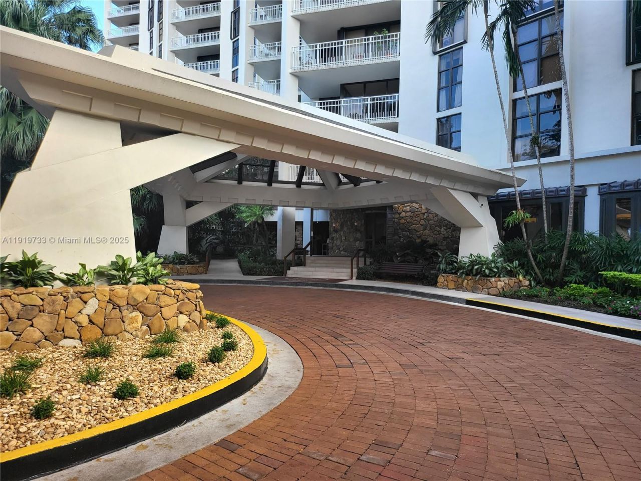 1000 Quayside Ter, Unit 812, Miami, FL 33138 Photo